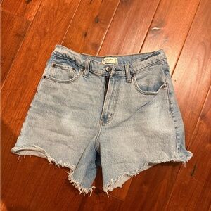 Abercrombie & Fitch High rise dad shorts